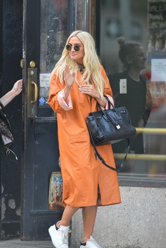 ASHLEE SIMPSON Out in New York 09/04/2018