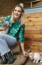 ASHLEY ROBERTS at Face of Amazon Pets