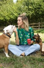 ASHLEY ROBERTS at Face of Amazon Pets