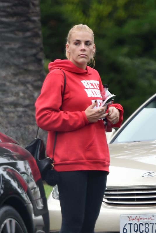 BUSY PHILIPPS Out and About in Los Angeles 09/25/2018