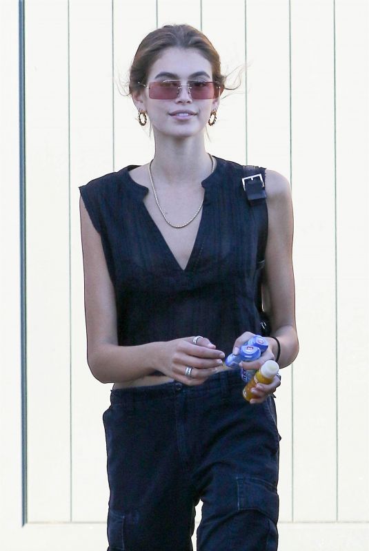 CINDY CRAWFORD and KAIA GERBER Shopping at Trancas Market in Malibu 09/16/2018