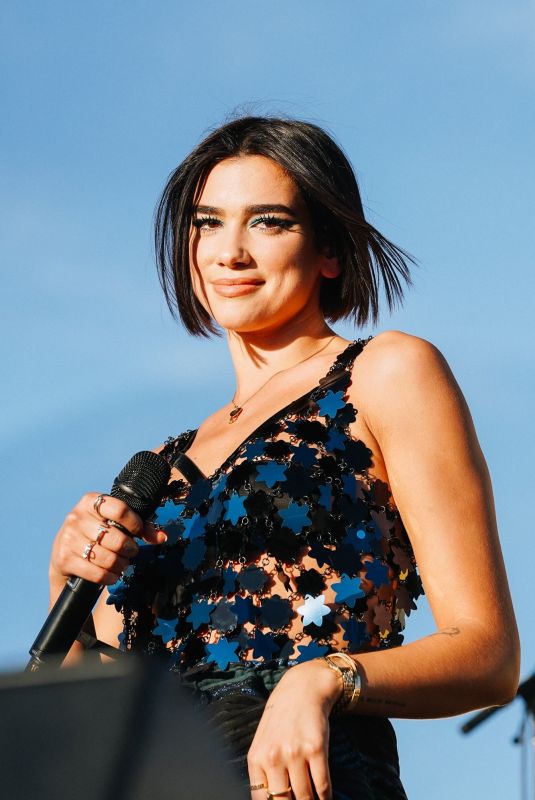 DUA LIPA Performs at 2018 Iheart Radio Music Festival in Las Vegas 09/22/2018