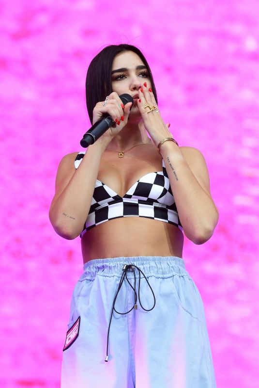 DUA LIPA Performs at 2018 Singapore Formula 1 Grand Pix 09/16/2018