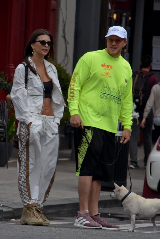 EMILY RATAJKOWSKI Walks Her Dog in New York 09/08/2018