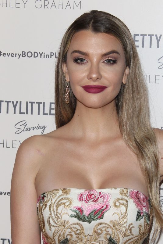 EMILY SEARS at Prettylittlething Ashley Graham Event in Los Angeles 09/24/2018