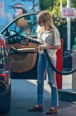EMMA ROBERTS at a Gas Station in Los Feliz 09/23/2018