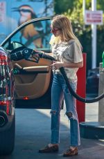 EMMA ROBERTS at a Gas Station in Los Feliz 09/23/2018