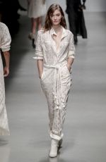 GRACE ELIZABETH at Philosophy Di Lorenzo Serafini Runway Show in Milan 09/22/2018