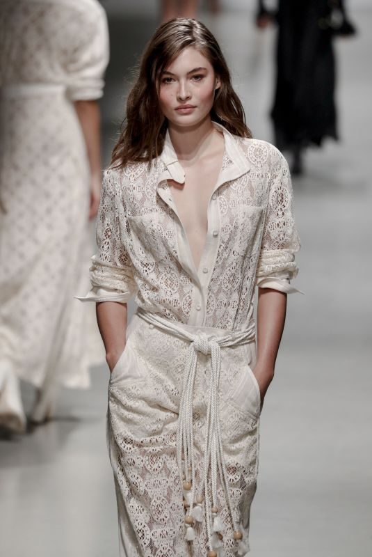 GRACE ELIZABETH at Philosophy Di Lorenzo Serafini Runway Show in Milan 09/22/2018