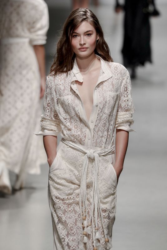 GRACE ELIZABETH at Philosophy Di Lorenzo Serafini Runway Show in Milan 09/22/2018