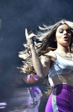 HAILEE STEINFELD Perfors at Voicenotes Tour at Verizon Wireless Amphitheatre in Alpharetta 09/29/2018
