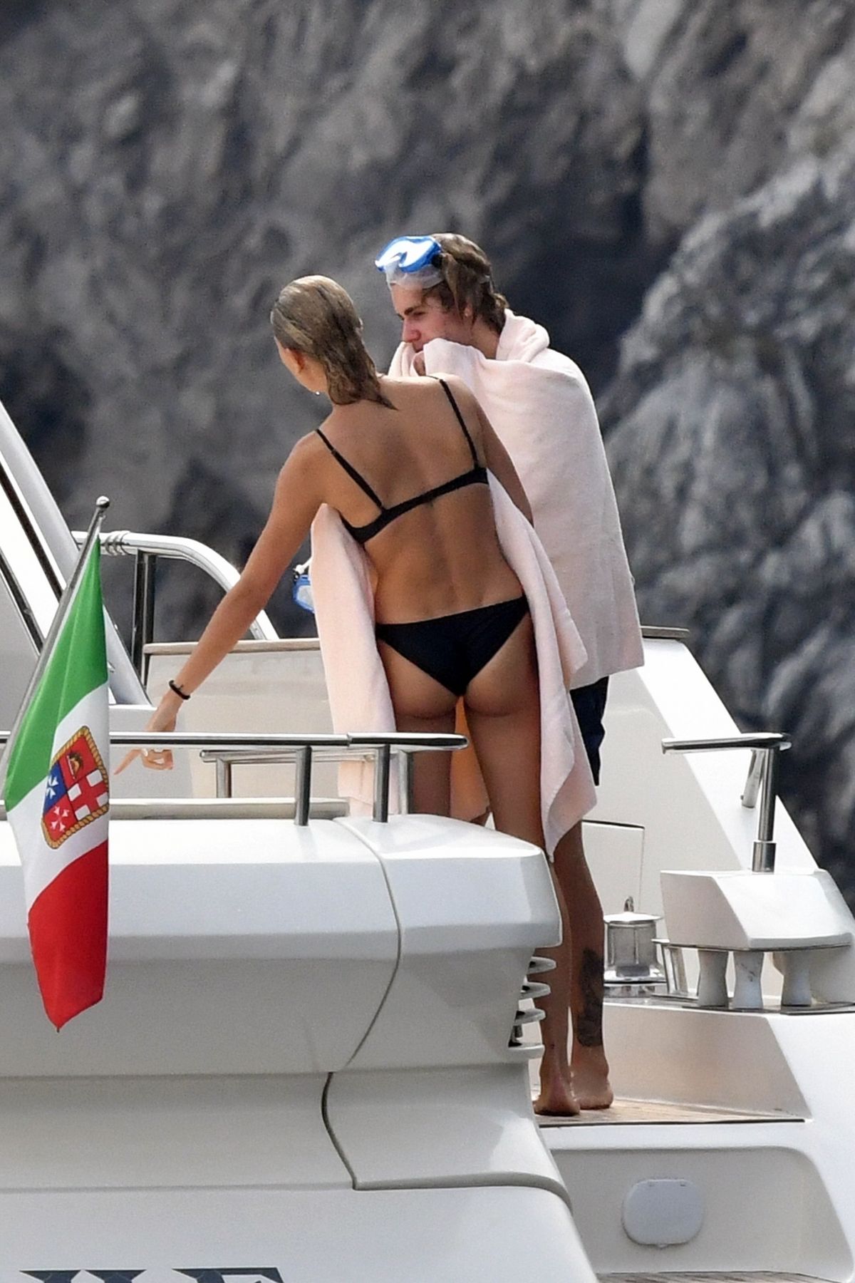 Hailey Baldwin In Bikini And Justin Bieber At A Yacht In