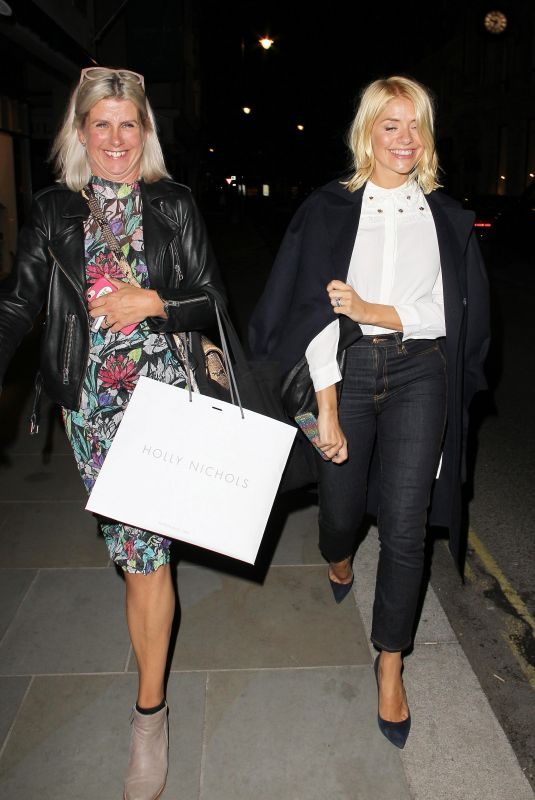 HOLLY WILLOGHBY Leaves Quaglino’s Restaurant in London 09/18/2018