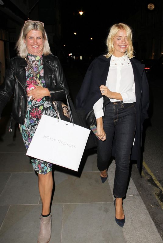 HOLLY WILLOGHBY Leaves Quaglino