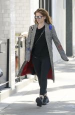 ISLA FISHER Out Shopping in Los Angeles 09/13/2018
