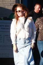 ISLA FISHER Shopping at Barneys New York 09/15/2018