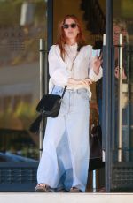 ISLA FISHER Shopping at Barneys New York 09/15/2018