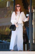 ISLA FISHER Shopping at Barneys New York 09/15/2018