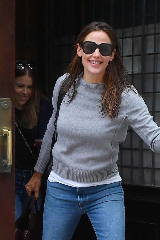 JENNIFER GARNER in Jeand Leaves Her Hotel in New York 09/07/2018