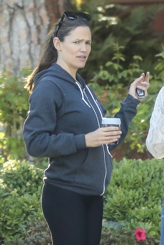 JENNIFER GARNER Out fro Coffee in Los Angeles 09/17/2018