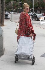 JODIE SWEETIN Shopping at Farmers Market in Los Angeles 09/02/2018