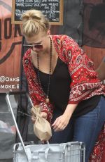 JODIE SWEETIN Shopping at Farmers Market in Los Angeles 09/02/2018