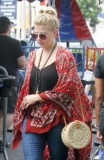 JODIE SWEETIN Shopping at Farmers Market in Los Angeles 09/02/2018