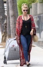 JODIE SWEETIN Shopping at Farmers Market in Los Angeles 09/02/2018