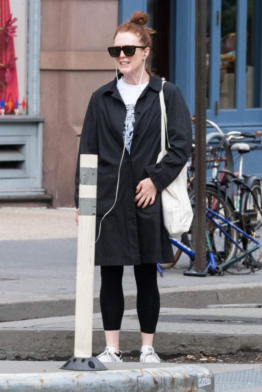 JULIANNE MOORE Out in New York 09/14/2018