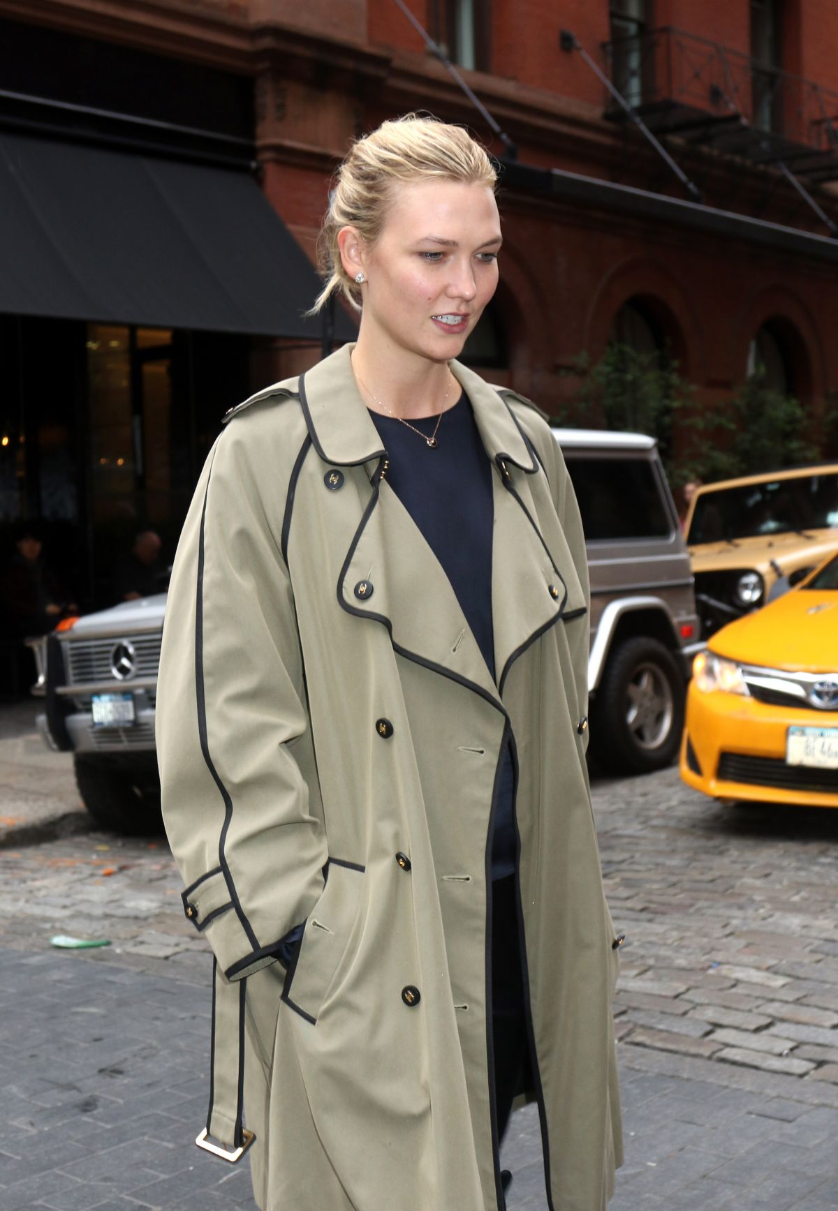 KARLIE KLOSS Out in New York 09/08/2018 – HawtCelebs