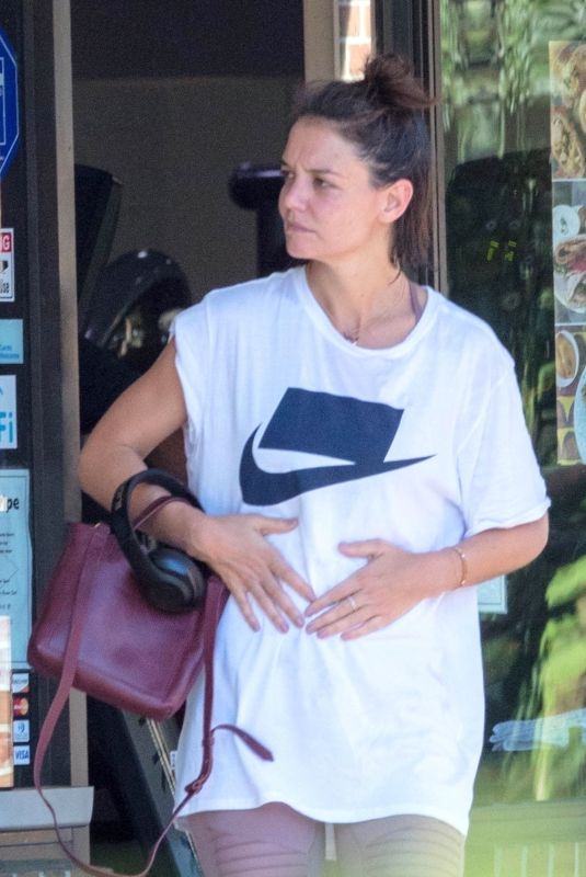 KATIE HOLMES Leaves a Gym in Atlanta 09/17/2018