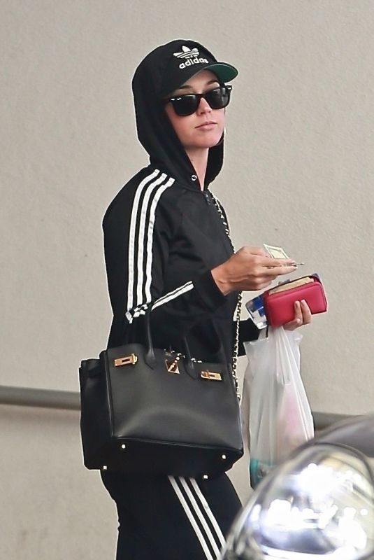 KATY PERRY Leaves Dermatologist in Beverly Hills 09/28/2018