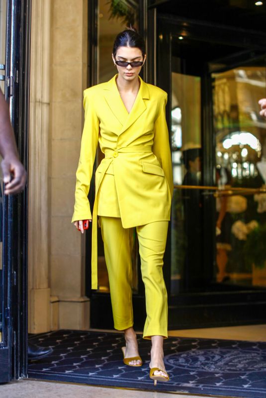 KENDALL JENNER Leaves Her Hotel in Paris 09/26/2018