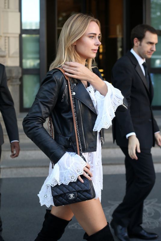 KIMBERLEY GARNER at Giorgio Armani Show at Milan Fashion Week 09/23/2018