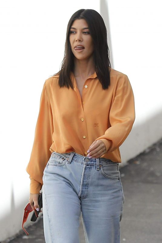 KOURTNEY KARDASHIAN Leaves a Studio in Calabasas 09/12/2018