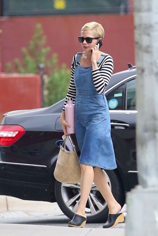 MICHELLE WILLIAMS Out Shopping in New York 09/26/2018