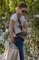 NATALIE PORTMAN Arrives at Her House in Los Angeles 09/21/2018