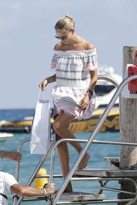 NATASHA POLY Leaves Club 55 in Saint Tropez 09/02/2018