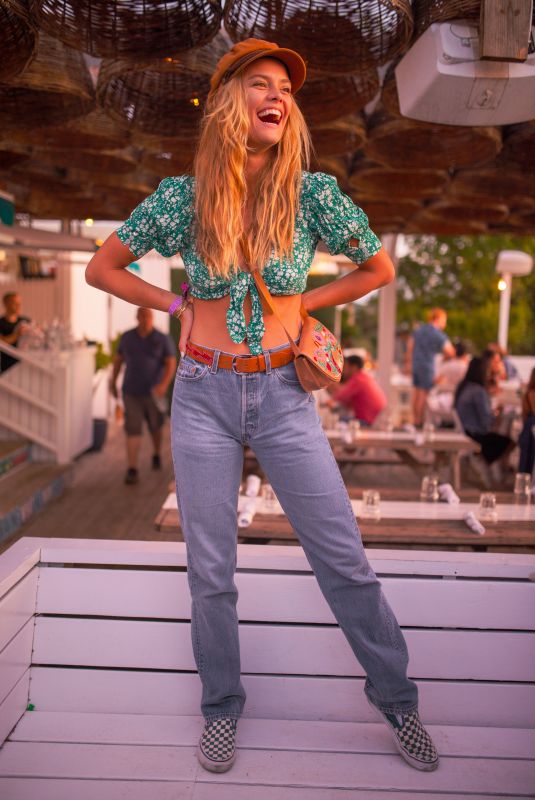 NINA AGDAL at The Surf Lodge Concert Series Presents Leland & Frenship in Montauk 09/01/2018