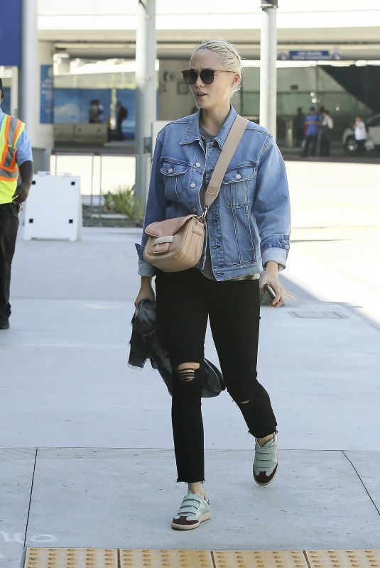 POM KLEMENTIEFF at LAX Airport in Los Angeles 09/19/2018
