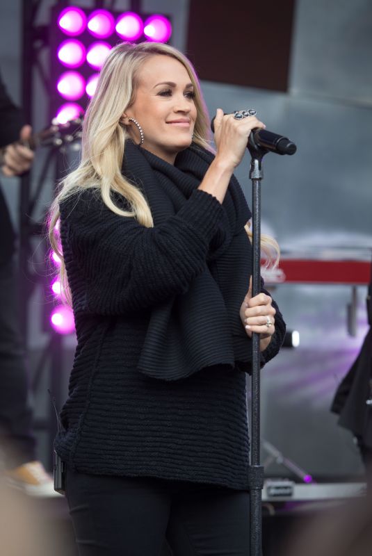Pregnant CARRIE UNDERWOOD Performs at Federation Square in Melbourne 09/27/2018