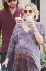 Pregnant KATE HUDSON Out and About in Los Angeles 09/24/2018