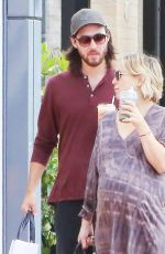 Pregnant KATE HUDSON Out and About in Los Angeles 09/24/2018