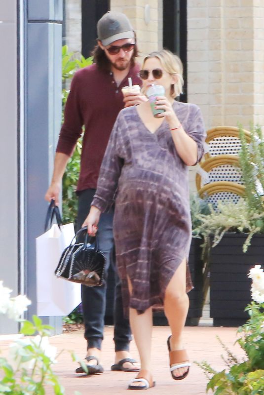 Pregnant KATE HUDSON Out and About in Los Angeles 09/24/2018