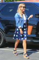 REESE WITHERSPOON Out in Los Angeles 08/31/2018