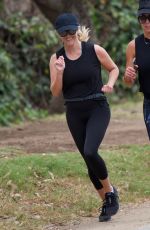 REESE WITHERSPOON Out Jogging in Los Angeles 09/01/2018