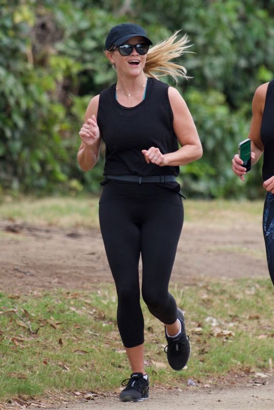REESE WITHERSPOON Out Jogging in Los Angeles 09/01/2018