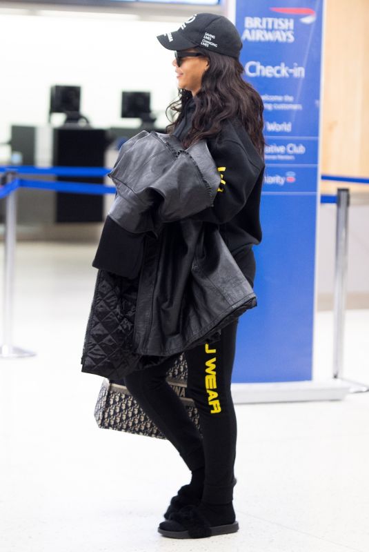 RIHANNA at JFK Airport in New York 09/15/2018