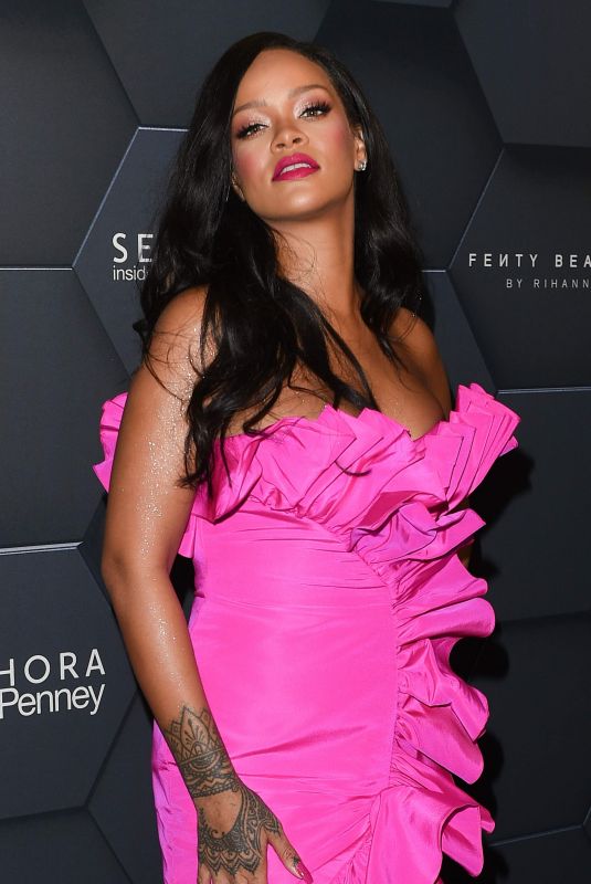 RIHANNA Celebrates 1 Year Anniversary of Her Beauty Brand in New York 09/14/2018