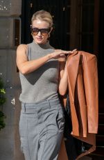 ROSIE HUNTINGTON-WHITELEY Laves Ritz Hotel in Paris 09/26/2018